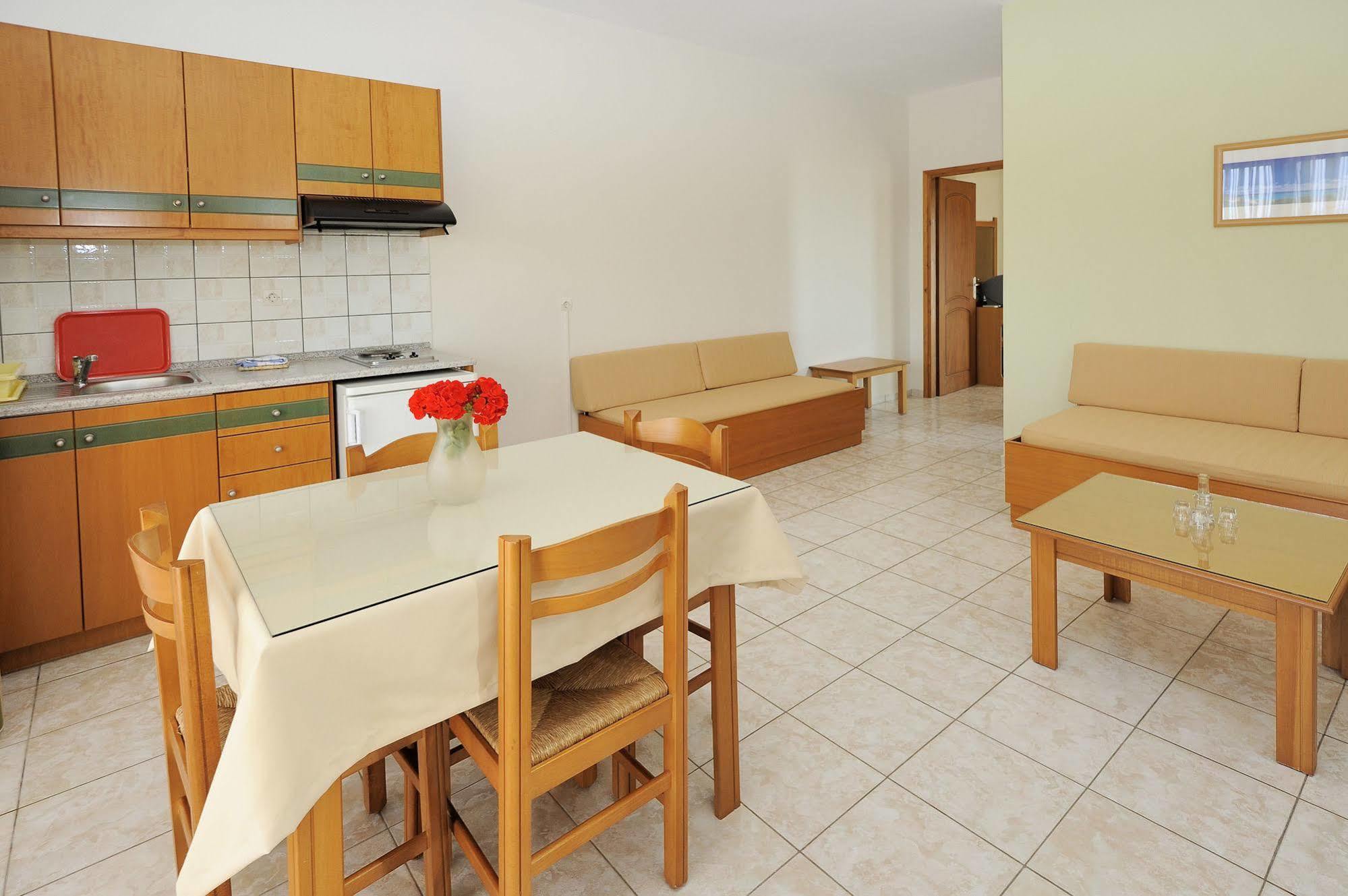 Nanakis Beach Apartments Stavrós Esterno foto